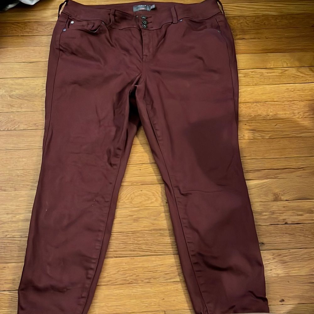 TORRID • Super soft jegging • maroon • size 16